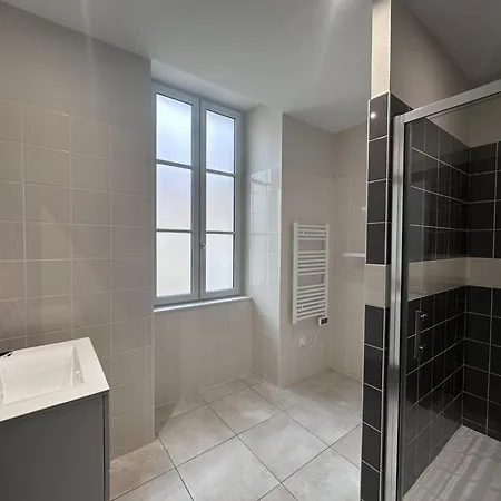 Historique Renove A 2 Niveaux Avec Parking Et Jardin - Fr-1-489-571 Theneuille