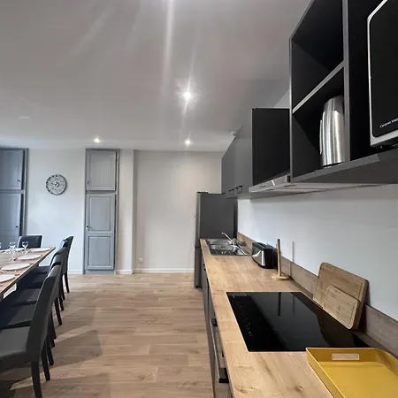 Holiday home Historique Renove A 2 Niveaux Avec Parking Et Jardin - Fr-1-489-571 *