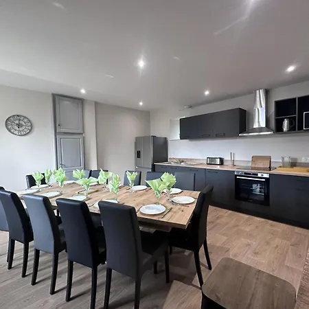 Holiday home Historique Renove A 2 Niveaux Avec Parking Et Jardin - Fr-1-489-571