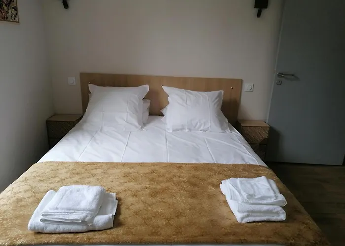 Charme Authentique A Theneuille, Inclus - Fr-1-489-571 בית נופש Theneuille